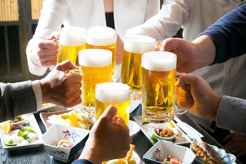 料理を引き立てる幅広いドリンクを用意